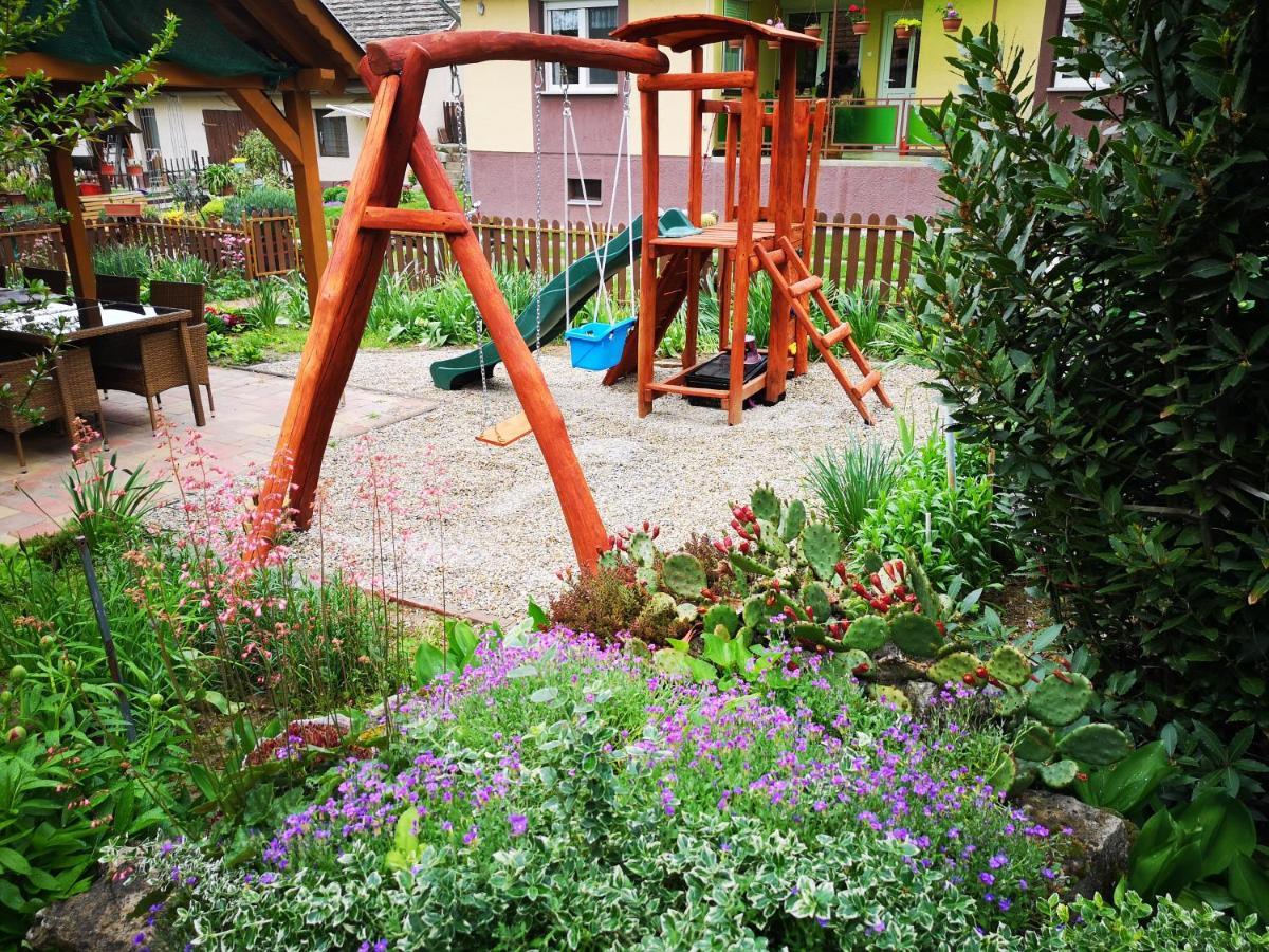 Szabó Vendégház Siklós Exterior foto