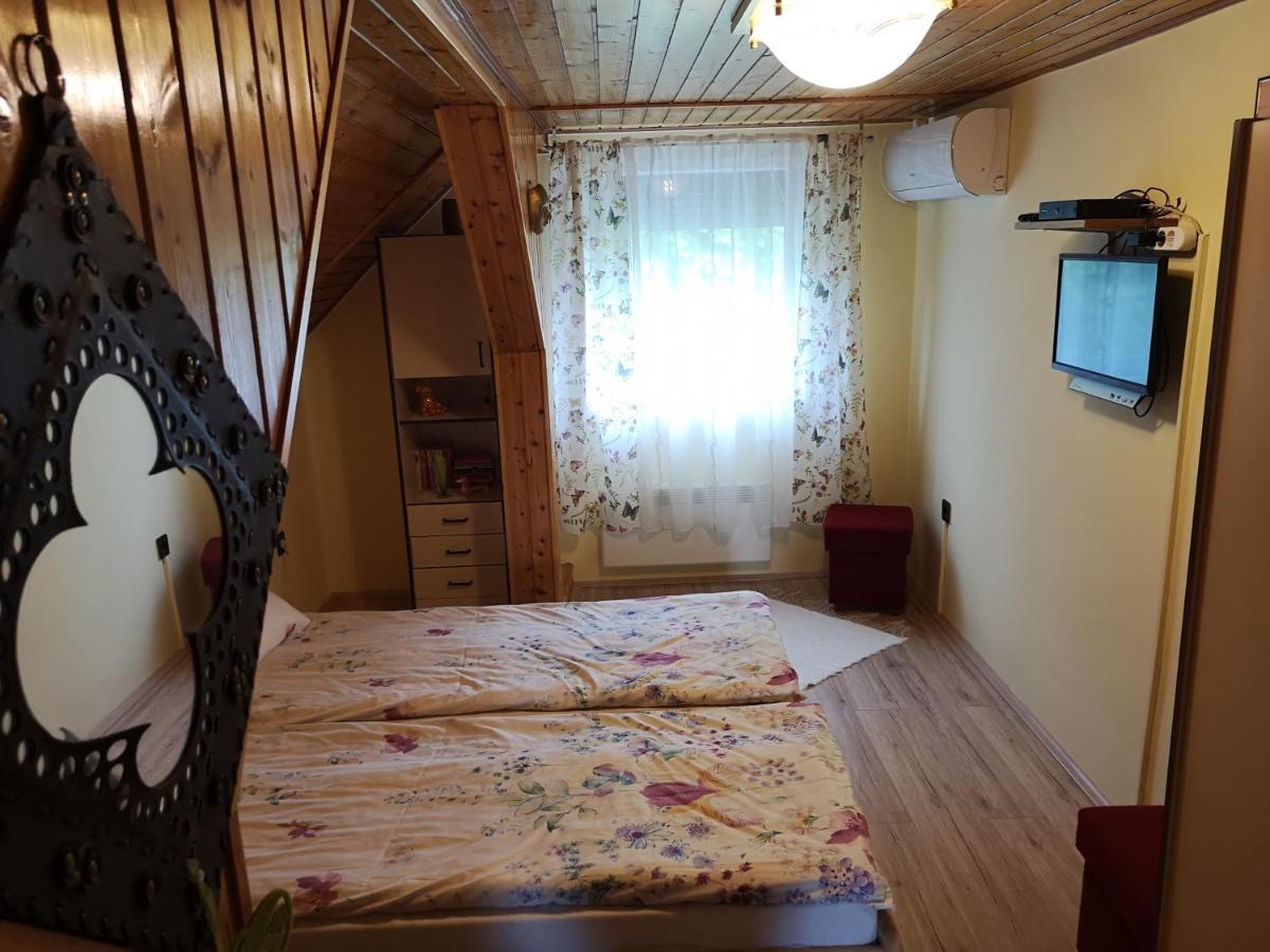Szabó Vendégház Siklós Exterior foto