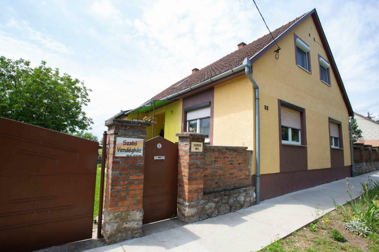 Szabó Vendégház Siklós Exterior foto